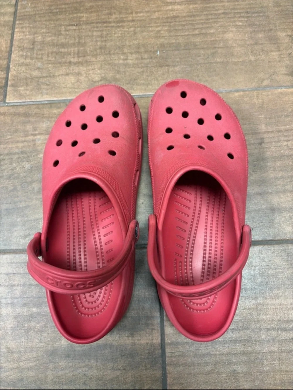 CROCS men’s  Classic Clog in Red